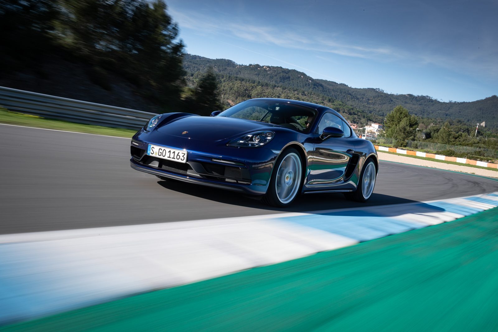 Porsche 718 Cayman Gts 4 0 Driving Test And Video Techzle