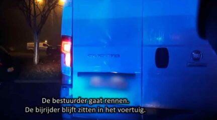 Video: Politie Aalsmeer achtervolgt gestolen voertuig