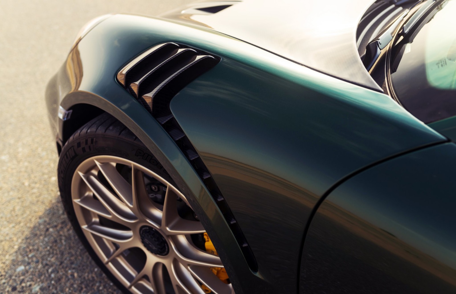 dark green 911 GT2 RS