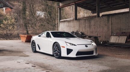 witste witte Lexus LFA