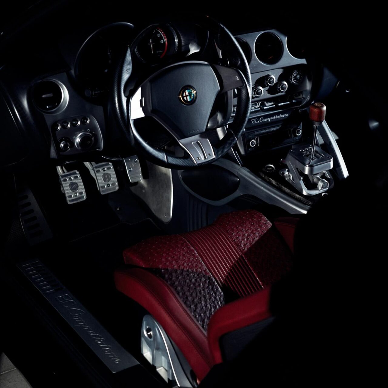 Alfa Romeo 8C met handbak