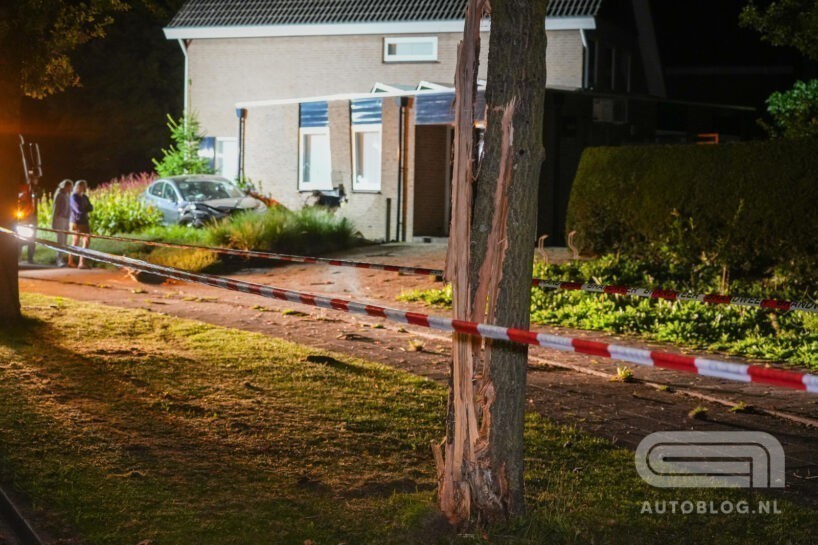 Tesla Model 3 ramt huis in Elst