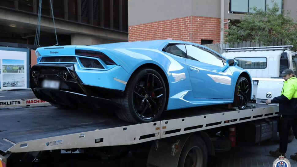 Politie neemt Lamborghini van uitkeringstrekker in beslag