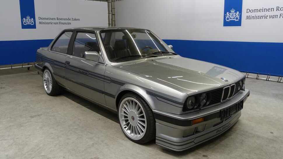 BMW E30 302i met Alpina look bij Domeinen