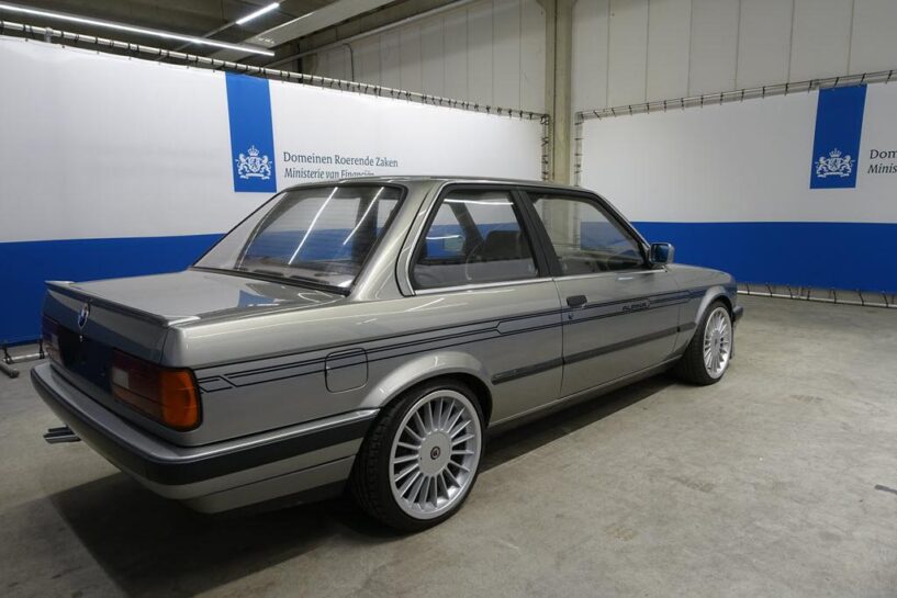 BMW E30 302i met Alpina look bij Domeinen