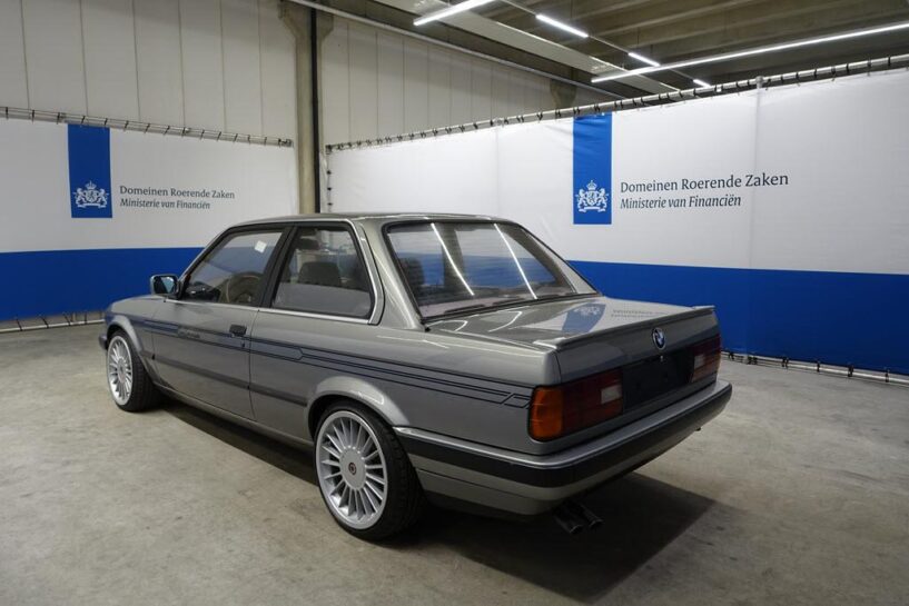 BMW E30 302i met Alpina look bij Domeinen