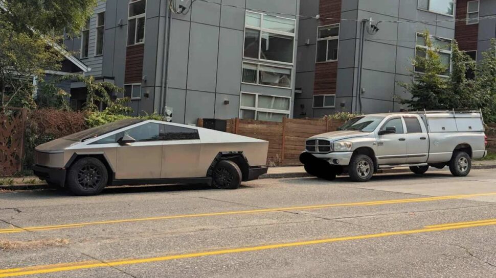 Abandoned Tesla Cybertruck is tourist attraction