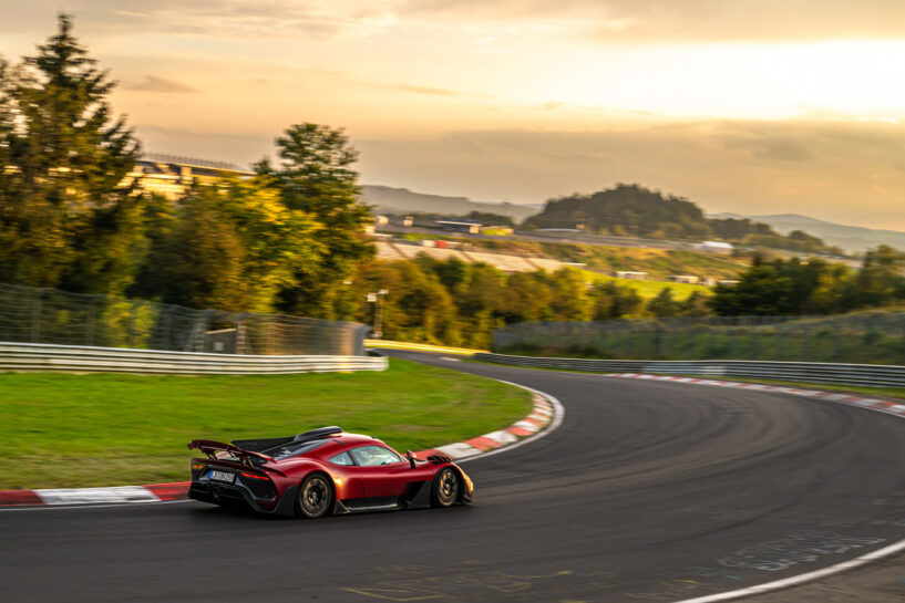 AMG One verbreekt het 'Ringrecord... van de AMG One