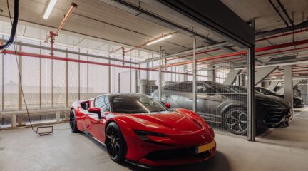 In de garage van dit Amstelveense appartement staat altijd wat leuks