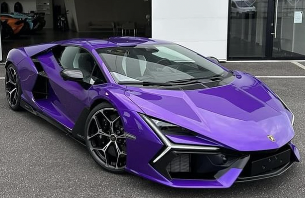 Lamborghini Revuelto